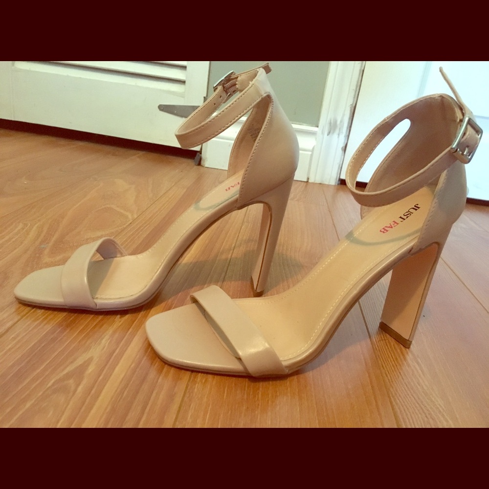 Strap heel